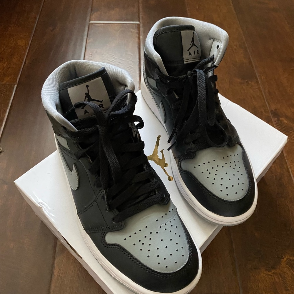 Air Jordan 1 MID